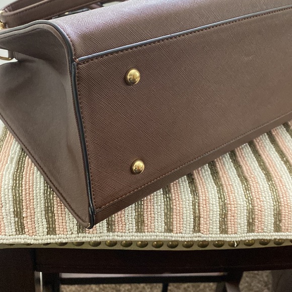 Dassin Lock SatchelBag with adjustable Shoulder Strap - Picture 6 of 8